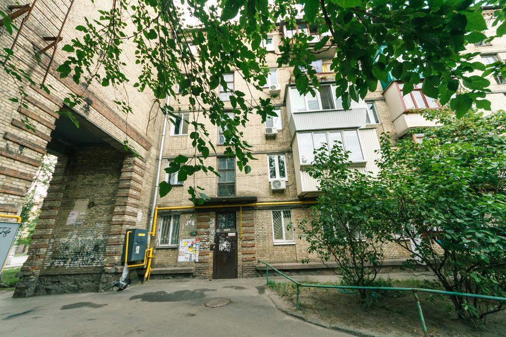 Apartment On Hryhoriia Chuprynky Kyiv Exterior photo